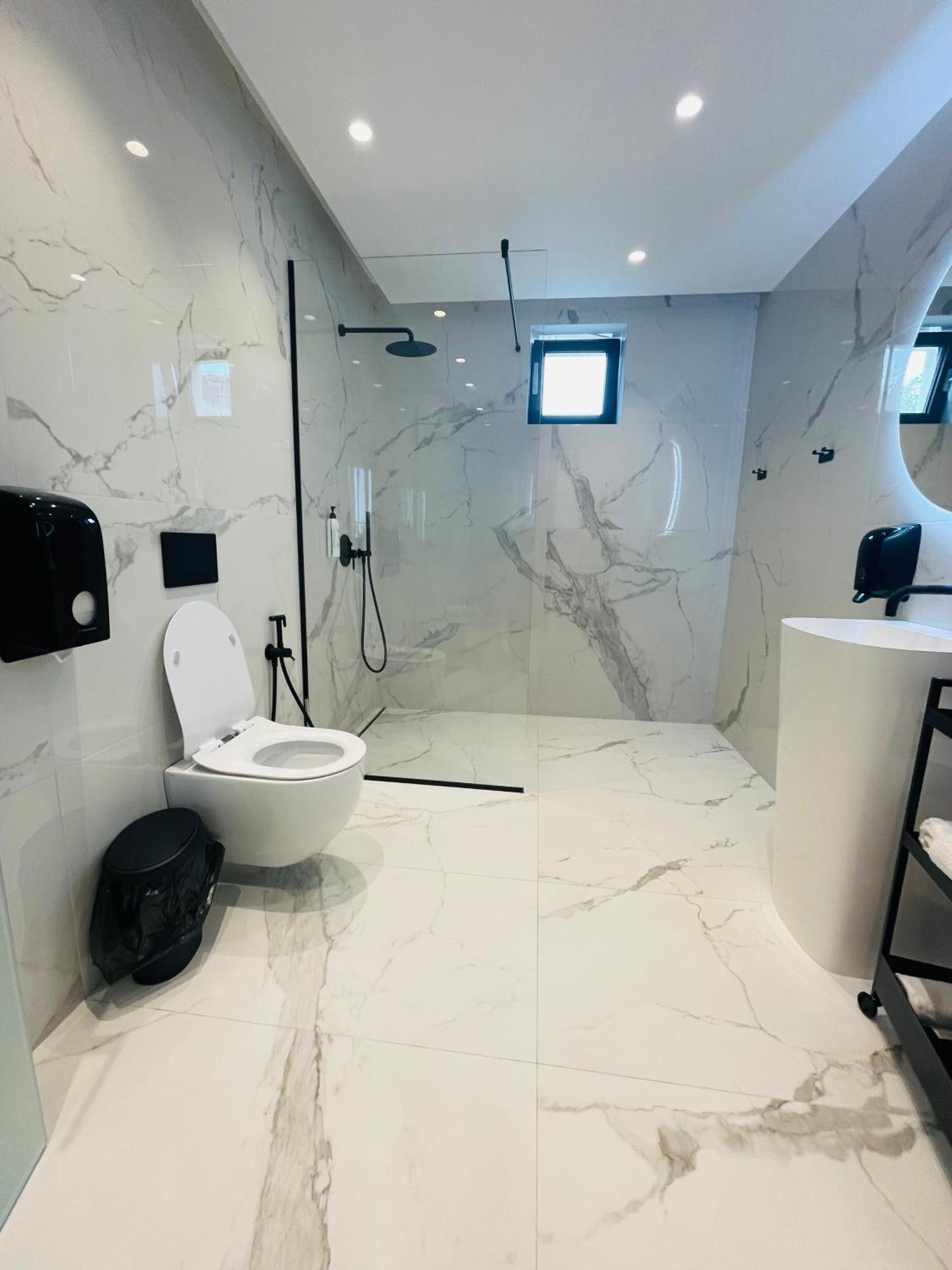 Lotus Luxury Rooms Warna Zewnętrze zdjęcie